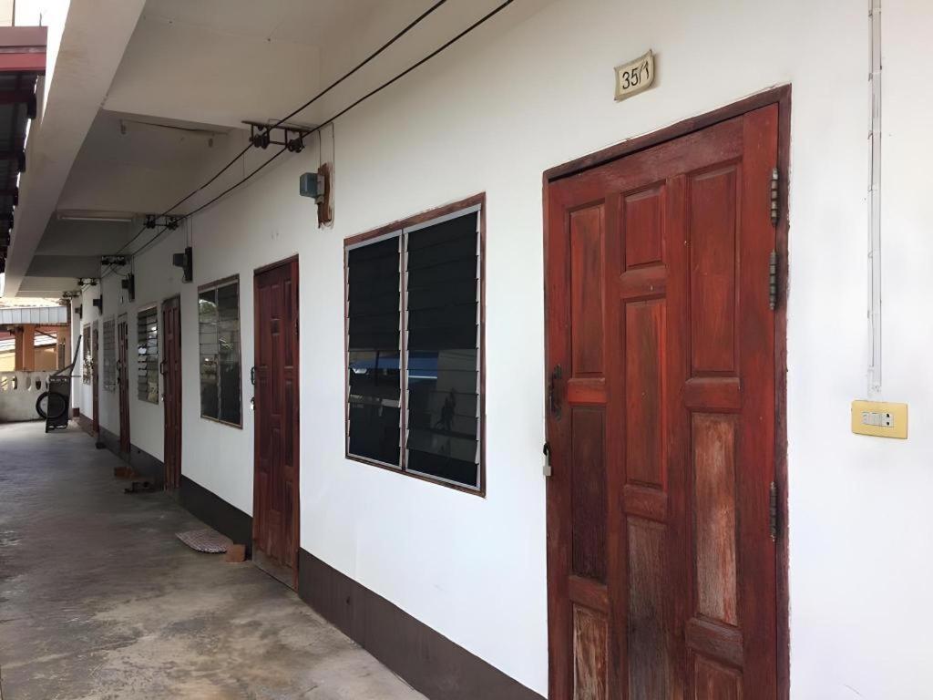 Chainarong Road Nakhonratchasima Eksteriør bilde