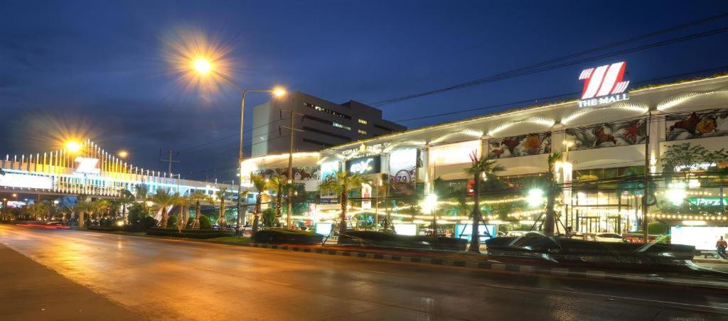 Chainarong Road Nakhonratchasima Eksteriør bilde