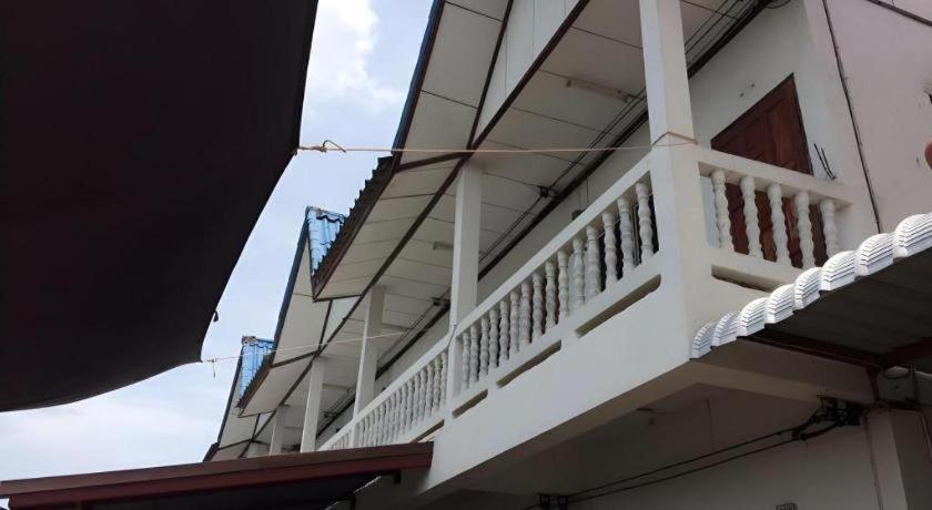 Chainarong Road Nakhonratchasima Eksteriør bilde