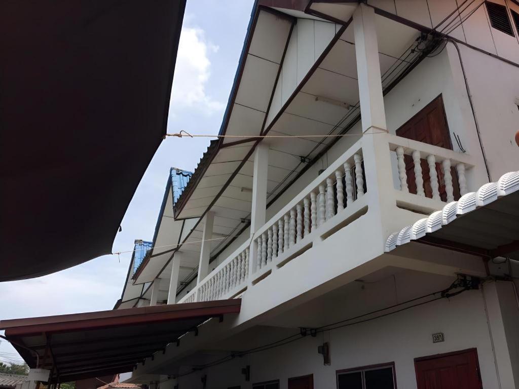 Chainarong Road Nakhonratchasima Eksteriør bilde